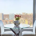 Altitude Suites Bellamond Yorkville - Holiday Bonus - Free Food And Free Parking