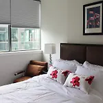 Applewood Suites - King & Spadina