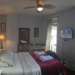 Toronto Garden Inn Bed & Breakfast