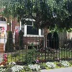 Toronto Garden Inn Bed & Breakfast