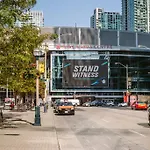 Luxury Executive In Yorkville