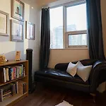 Applewood Suites - 2 Bdrm King West