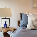 Applewood Suites - 2 Bdrm King West