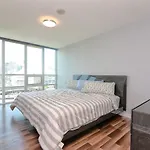 Napa Furnished Suites At Cn Tower & Maple Leaf Square