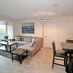 Luxury 3 Bedroom Dt Apartment Toronto, On, Canada