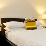 Atlas Suites Furnished Apartments- Rogers Center, Downtown Toronto