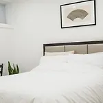 Modern Apartment Near Downtown