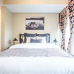 Sarkar Suites - Yorkville
