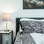 Quickstay - Condo In The Sky