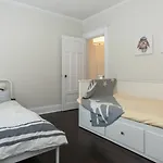 Applewood Suites - 4 Bdrm Danforth House