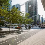 Quickstay - Luxury Sub-Penthouse On Bay St.