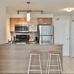 Quickstay - Luxury Sub-Penthouse On Bay St.