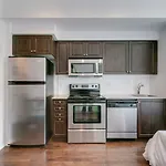 Cozy Studio Apartment Steps To Ttc, Lake, And Downtown