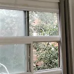 Monthly University Apartment-Elizabeth