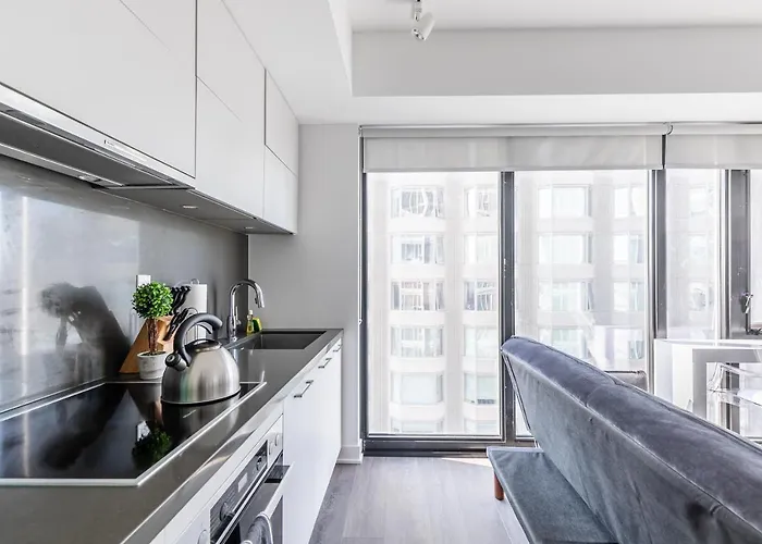 Designer 1Br + Study Suite In Coveted Yorkville