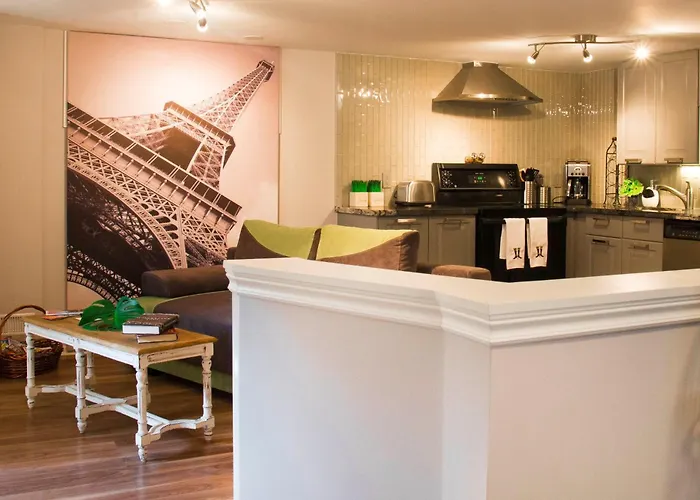 Charming Downtown Pied-A-Terre