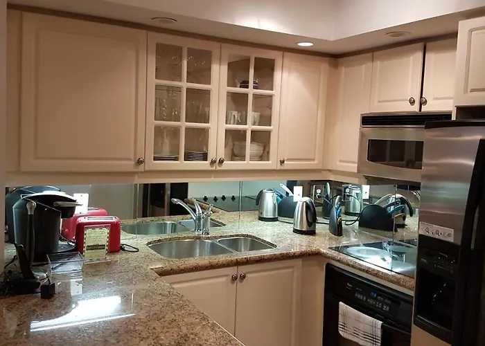 Toronto Luxury Accommodations - University Plaza