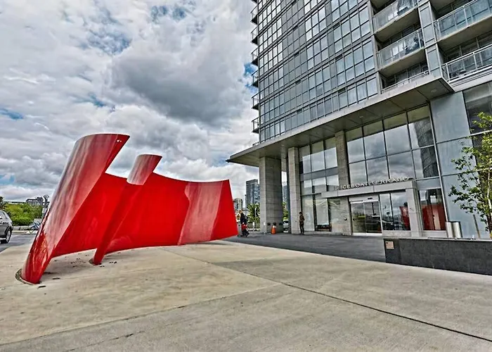 Luxury Downtown Lakeview & City View Condo