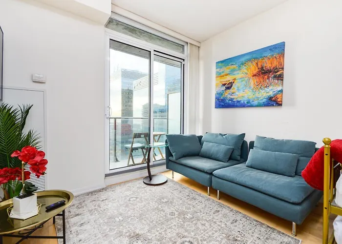 Minutes Walk To Scotiabank Arena,Tiff, Mtcc,Cn Tower Condo Downtown Toronto