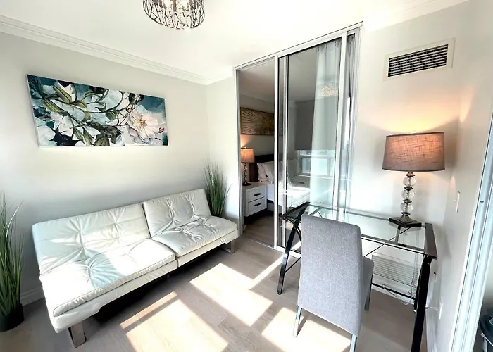 Spacious 3 Bd In The Centre Of North York, High Floor, Balcony, Free Wifi And Parking Subway