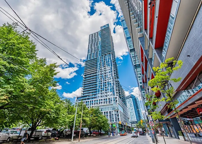 Luxury 2 Bedroom Condo High Floor Close To Eaton Center