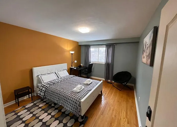 Large Private Room Close To Finch