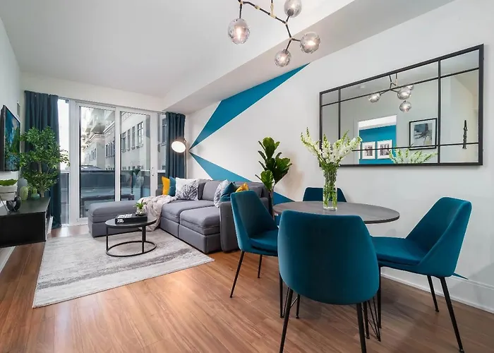 Downtown Condo, Entertainment And Financial District