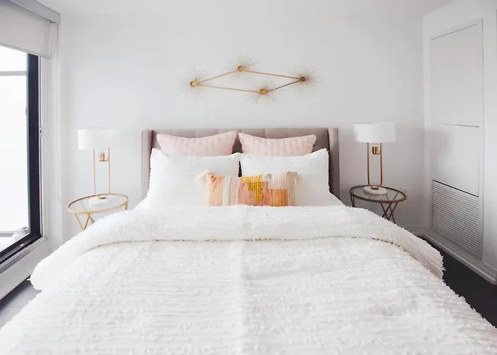 A Cozy Suite In Heart Of Downtown Toronto