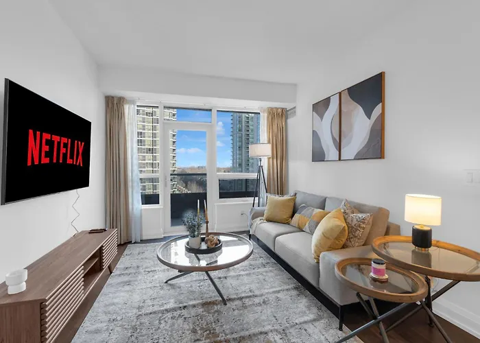 Luxury 2Br - Subway/Pool/Gym/Sauna + Free Parking