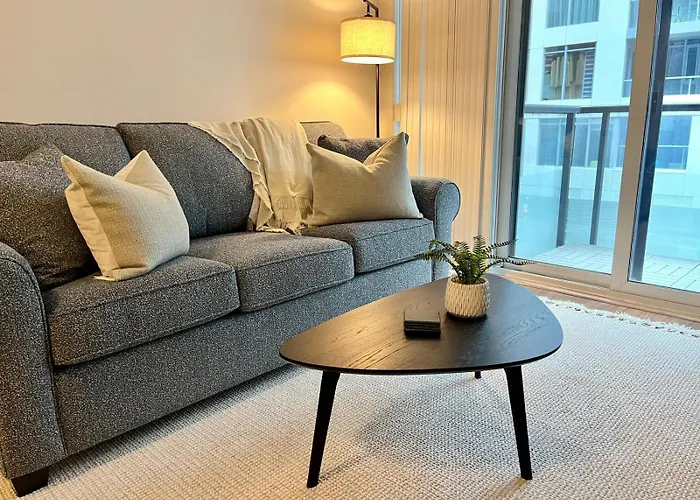 Toronto Entertainment District - King Bed Condo - Close To Core - Dome - Scotiabank - Cne - Fort York - Near King St W
