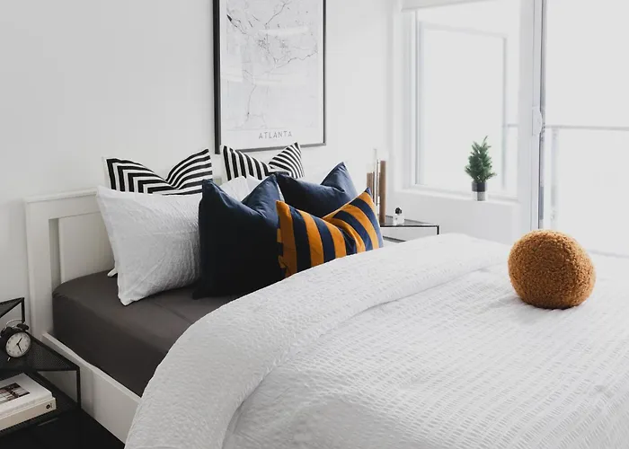Lovely Suite In Heart Of Downtown Toronto B3