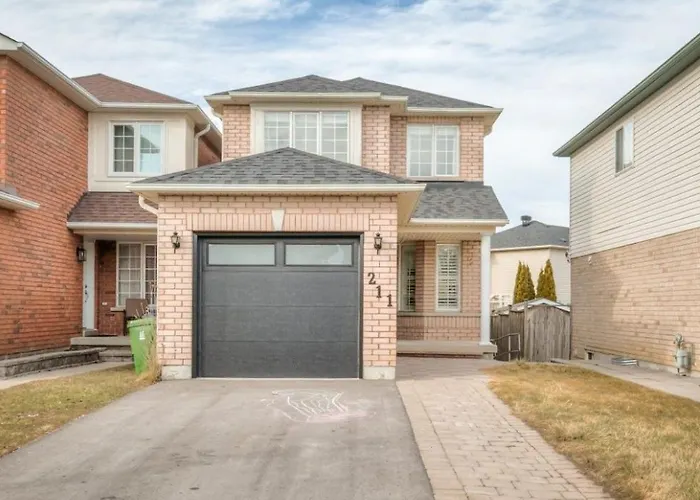 Cozy House Near Hwy401 & Go Station In Scarborough
