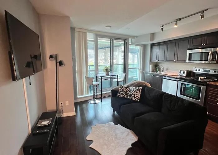 Downtown Toronto Cozy Suite