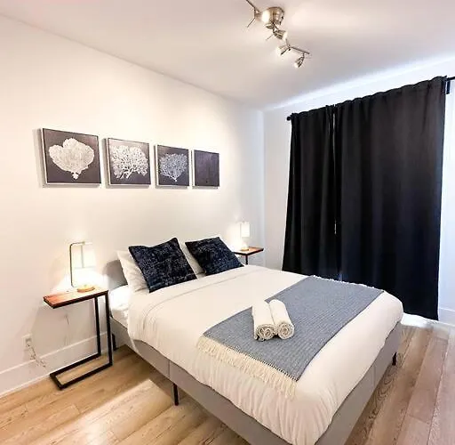 Elegant Suites - City Views, Lake View, Free Parking
