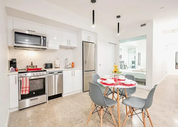 Modern 2Br Apartment - Regent Park Near Downtown