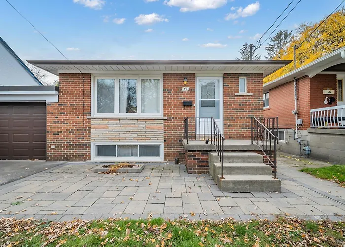 Luxury Renovated House In Prime Location With Parking