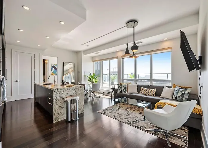 5-Star Panoramic View And Large Terrace By Cn Tower