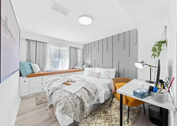 Toronto Spacious Room, Parking, Smart Monitor
