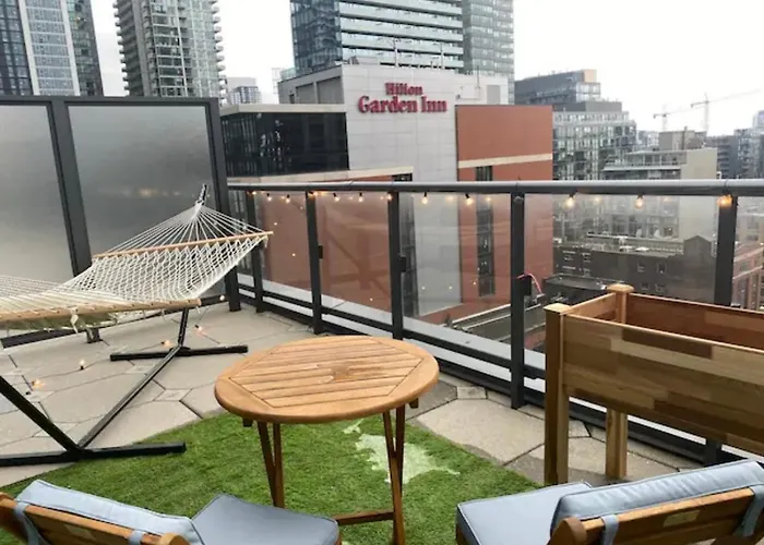 Bright 1Br W Large Terrace - Entertainment District