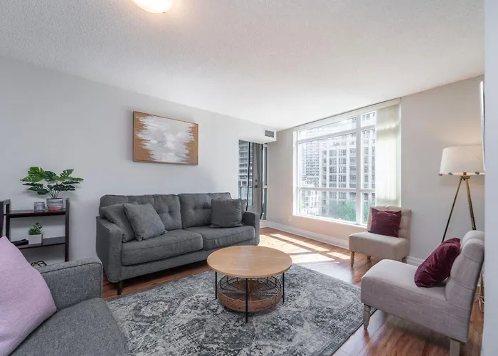 Spacious 2 Bedroom Plus Den, 2 Bath, Sleeps 5 With Balcony And Lakeview Downtown Toronto Condo