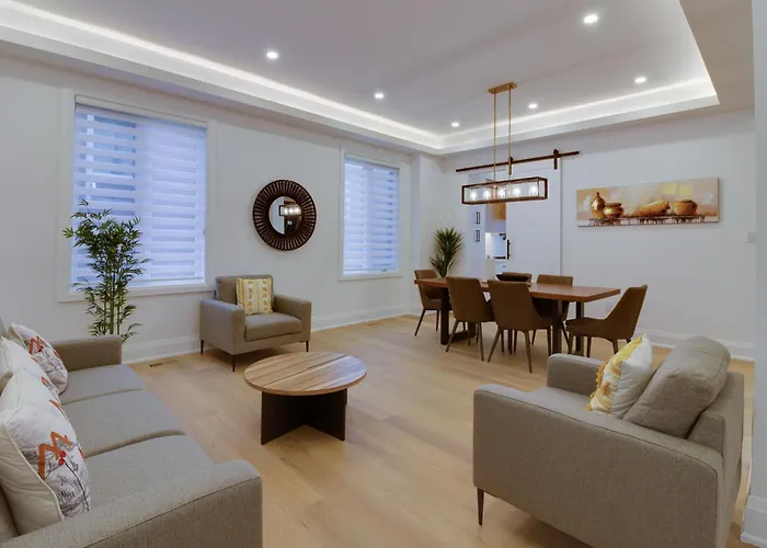 Luxury House In Scarborough