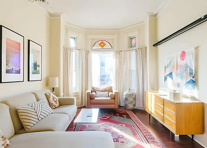 Charming Family House 3 Bdr With Balcony