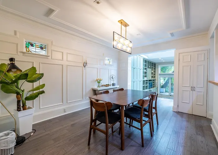 Double Bedroom On Up Or 3 Bedrooms In Basement Near Eglinton Subway Station