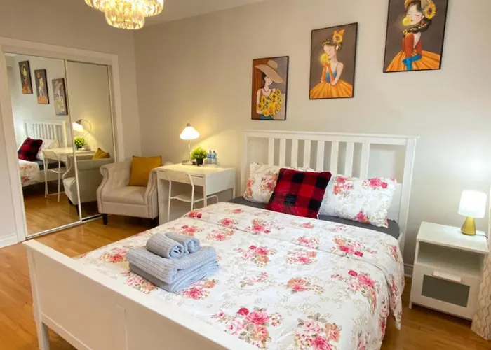 Sunny House - Main Floor, Free Parking, In Toronto
