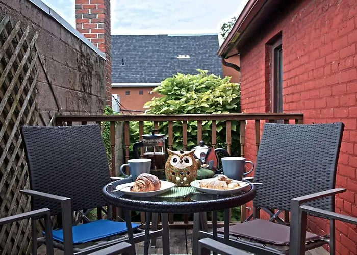Private 3 Bedroom Apartment In Downtown Toronto