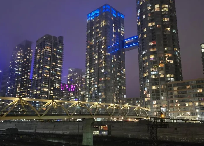 Downtown Toronto Condo, Free Indoor Parking With Amazing View