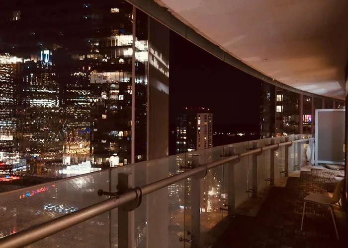 Downtown Modern Lakeview Condo 3 Queen Beds Near Cn Tower & Rogers Centre