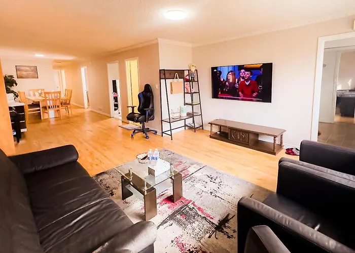 Full Privacy House With Free Parkings