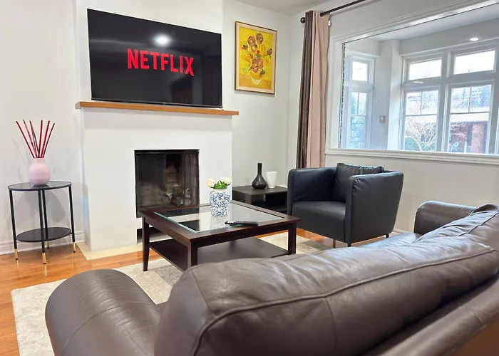 3 Bdr Home And Bsmt With Parking In Swansea High Park