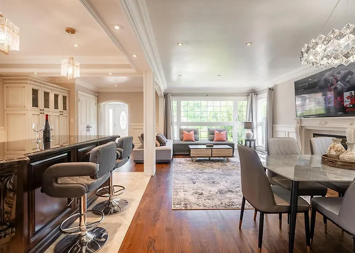 Luxury 3 Bedroom Toronto Villa